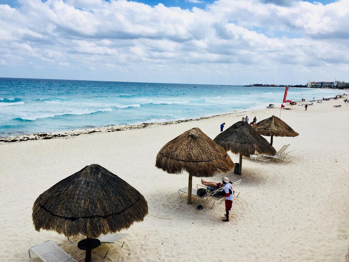 Brisas Sealight Apartment Cancun Exterior photo